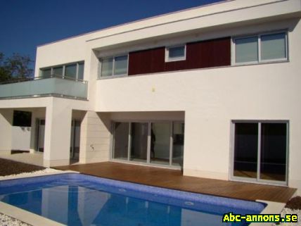 House T4 of modern lines Algarve