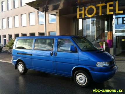 Söker Vw Caravelle eller annan 9-pers buss